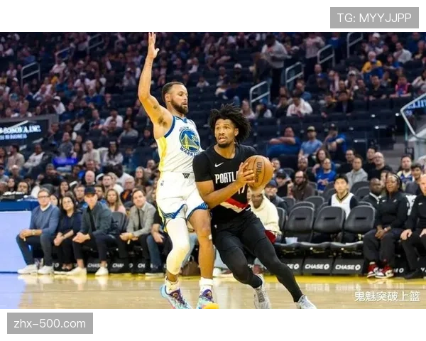 库里带领勇士逆转开拓者 杨翰森篮板表现尤为出色